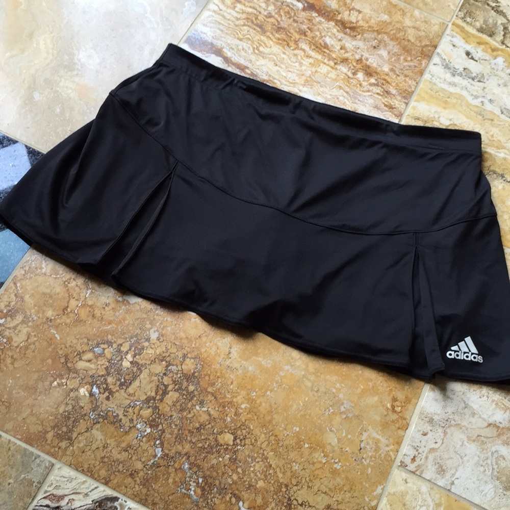 Adidas skort pleated skirt/black shorts White trim